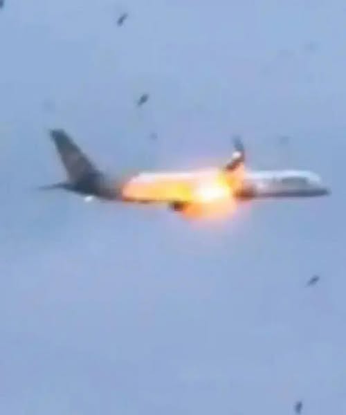 Shock moment Boeing plane engine bursts into flames sparking emergency landing as passenger says ‘I sent goodbye texts’ The moment flames erupted from a Boeing plane mid-air forcing pilots to make an emergency landingCredit: X